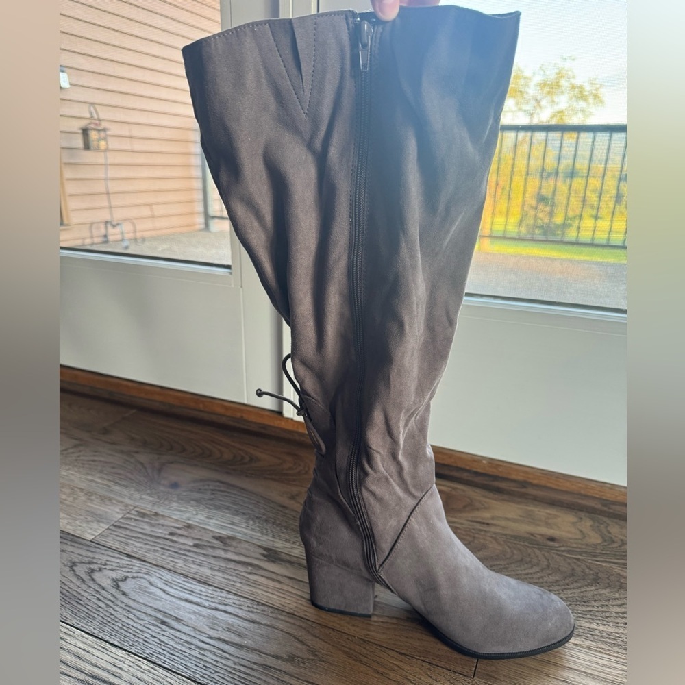 NWOT Journee Collection Grey Heeled Suede Boots, size 10XWC - Picture 2 of 9